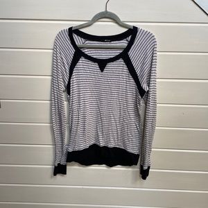 Boutique  LAmade striped cozy long sleeved top sz Med